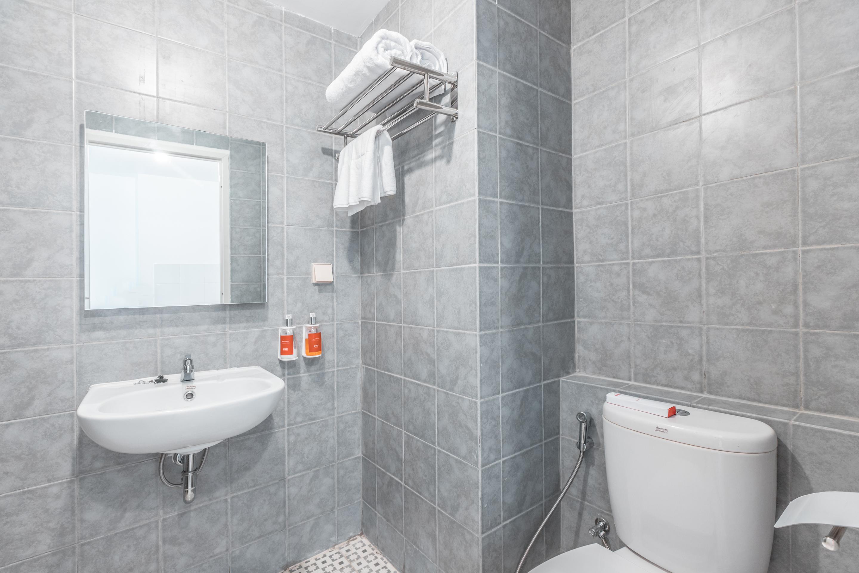 Oyo Flagship 766 Prima Orchard Otel Bekasi Dış mekan fotoğraf